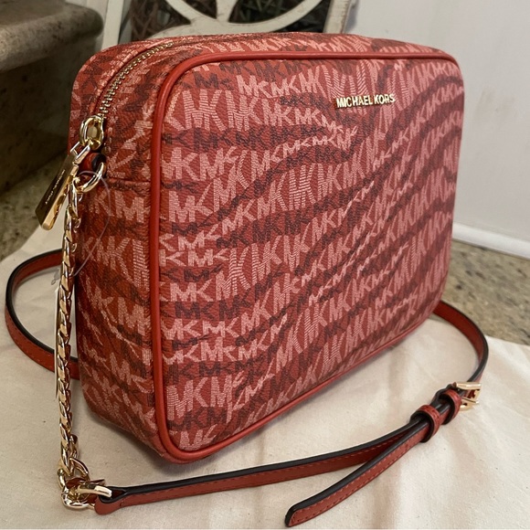 New 💕 mk jet set EW Lg crossbody - Picture 2 of 9